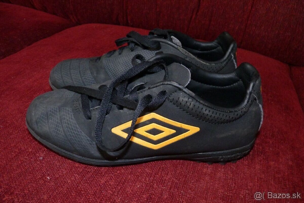 Kopačky Umbro turfy, veľ.35.