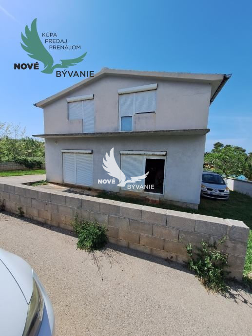 Na predaj dom vhodný na investíciu na ostrove Vir v Chorváts