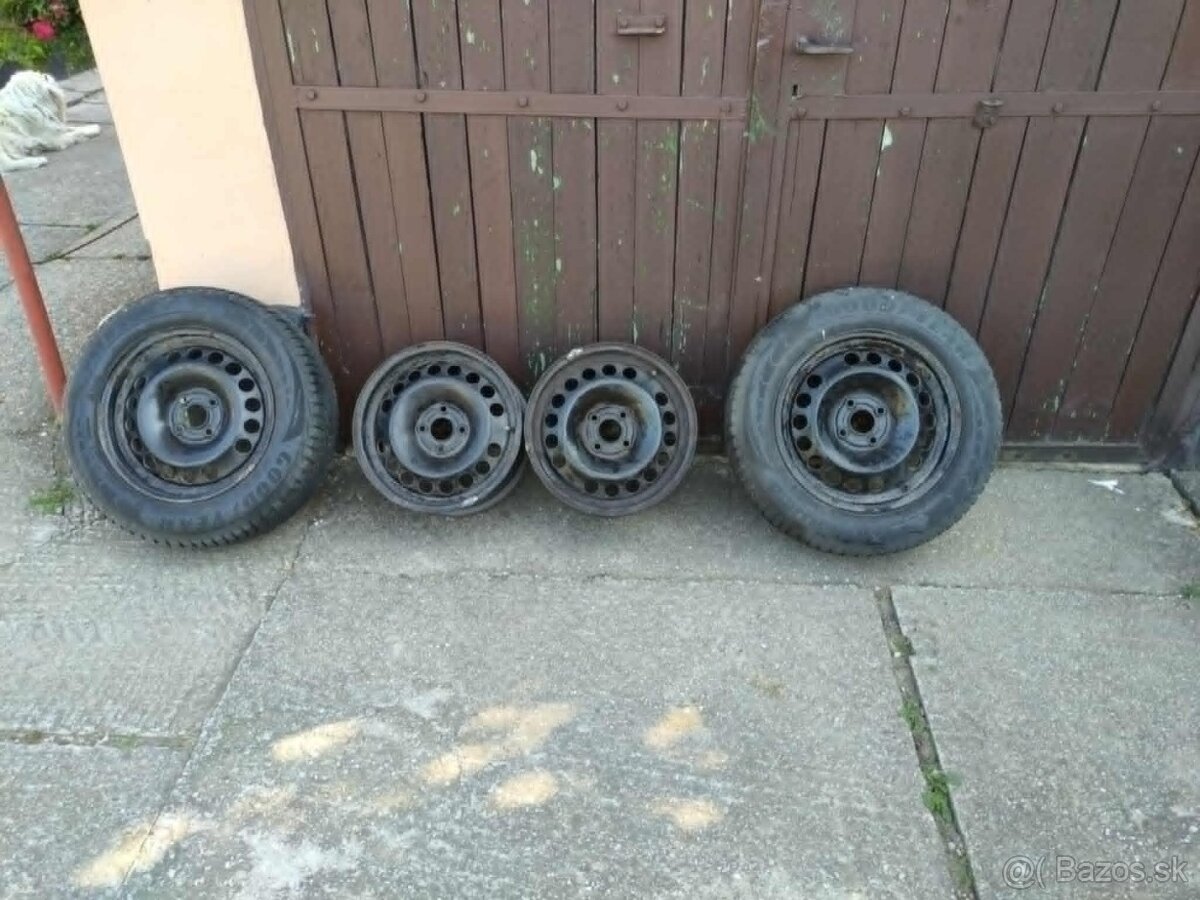 Predám 2 zimné gumy a disky