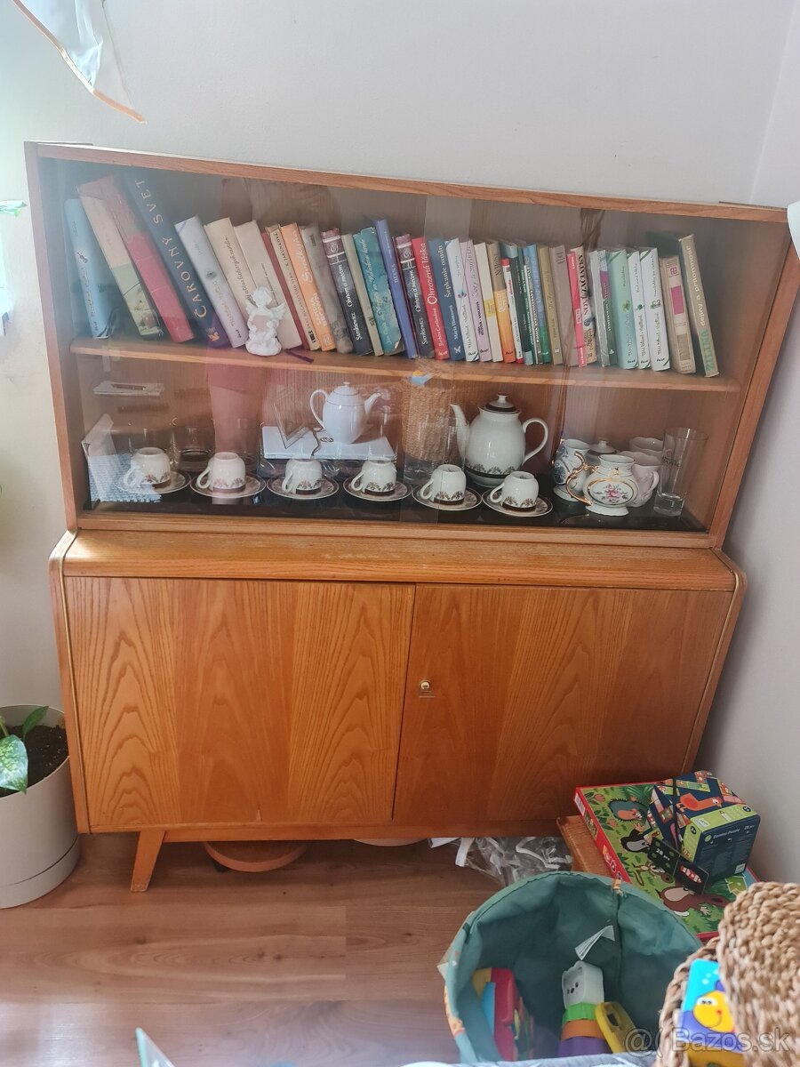 Sklenená Skrinka obývacej steny