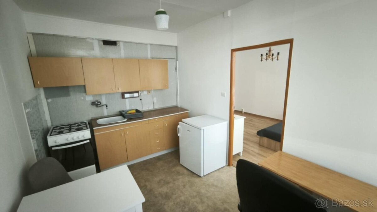 1 izbový byt na Juhu - Turgenevova ul.(pri nemocnici)