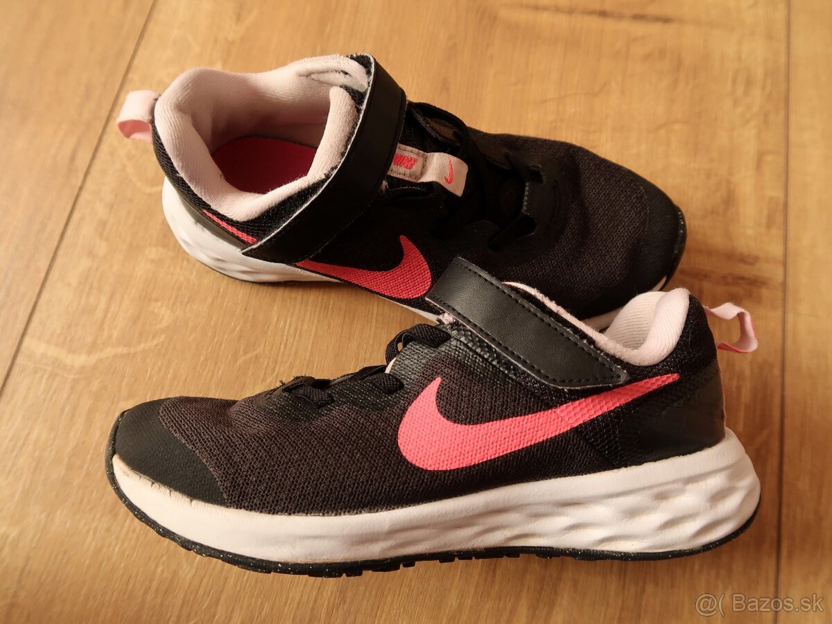 Dievčenské tenisky NIKE č. 31 (19,6 - 20,2 cm)