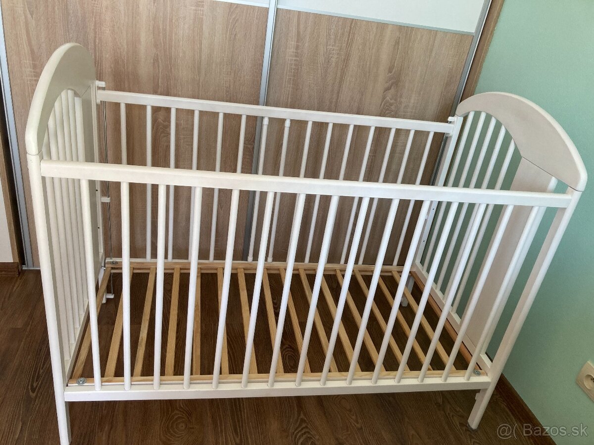 predam detskú drevenú postielku