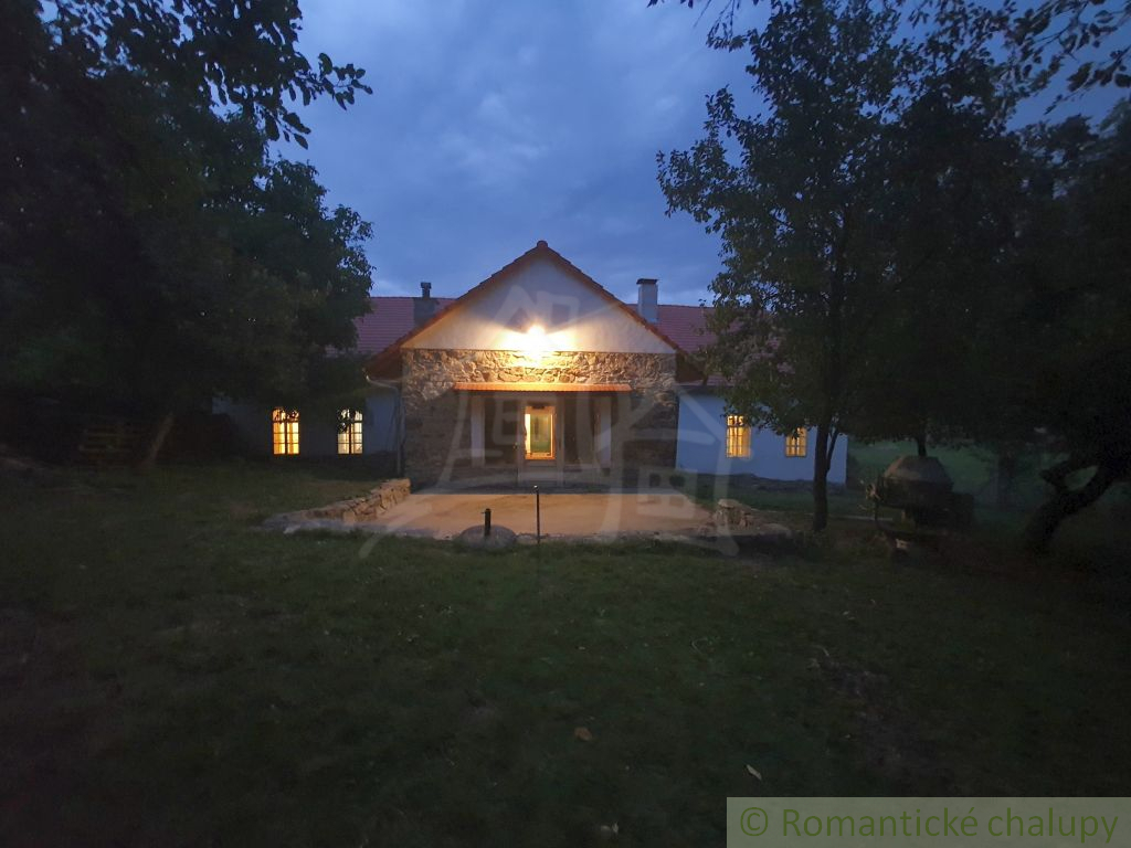 VÝRAZNE ZNÍŽENÁ CENA - Unikátny meštiansky dom s veľkou zá