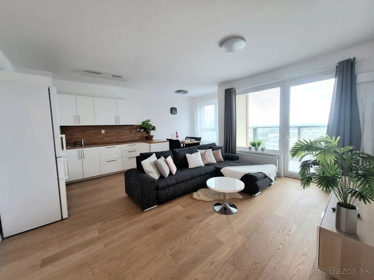 AFYREAL prenájom slnečný 2i byt na 18. posch. -výhľad na pan
