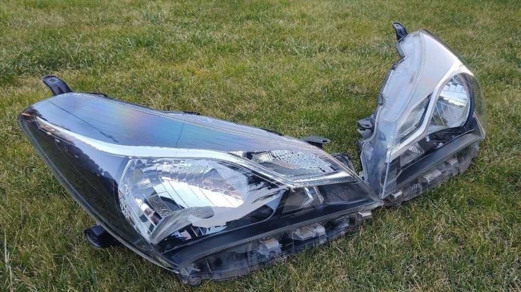 Toyota Yaris 3 III 2017 - 2020 - Predne svetlo lampa