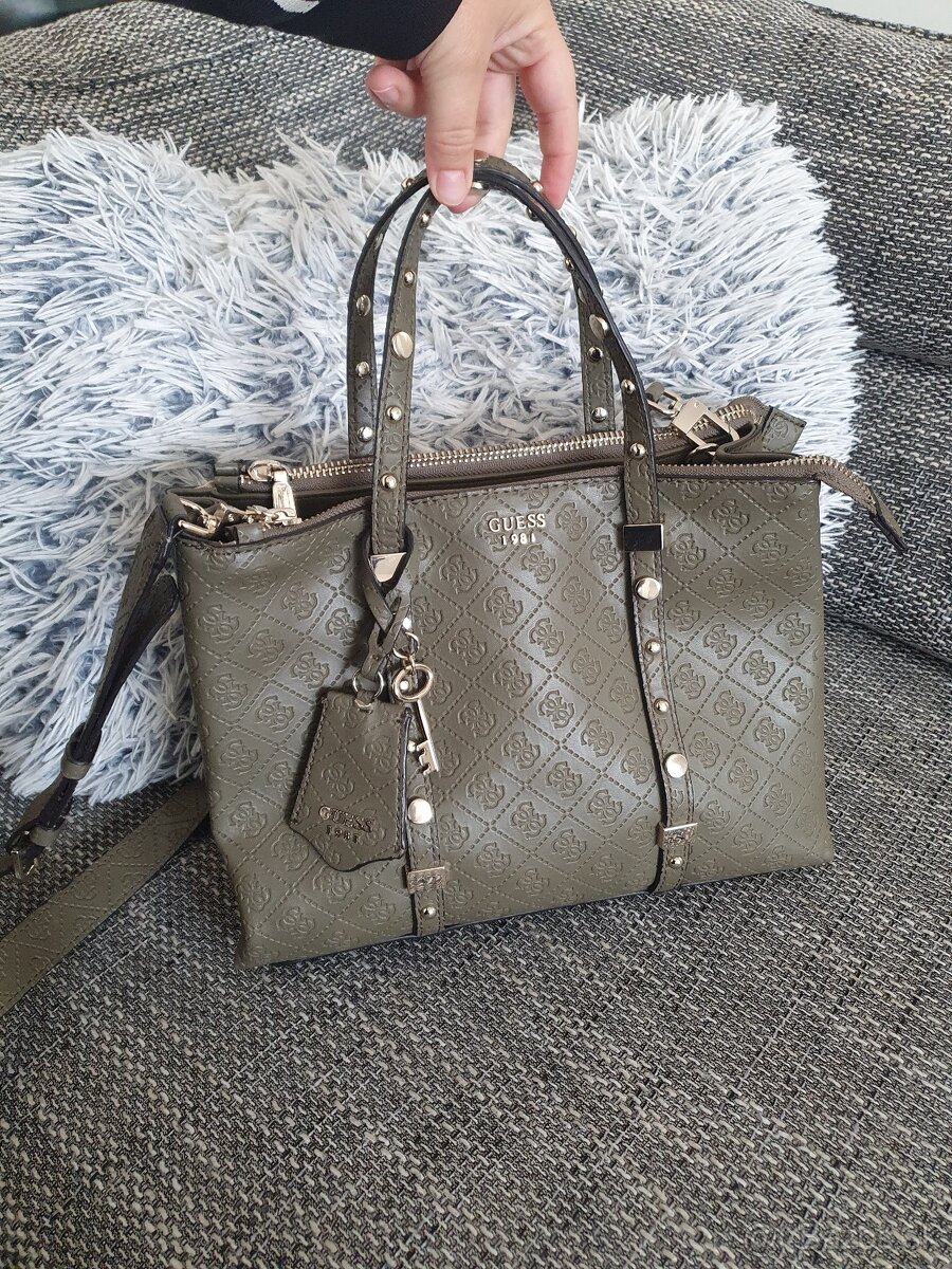 Kabelka Guess