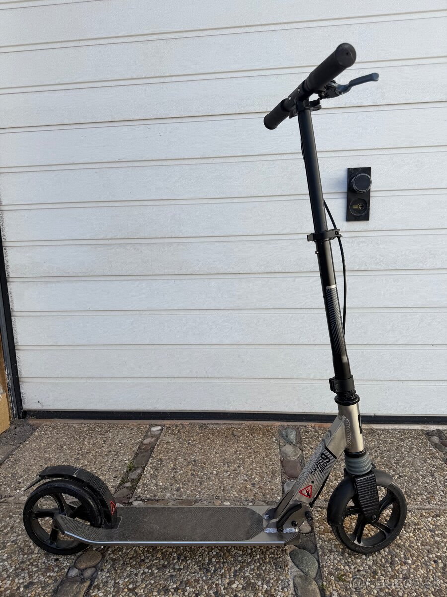 Odpružená kolobežka Oxeo Mid 9 s brzdami ako nová