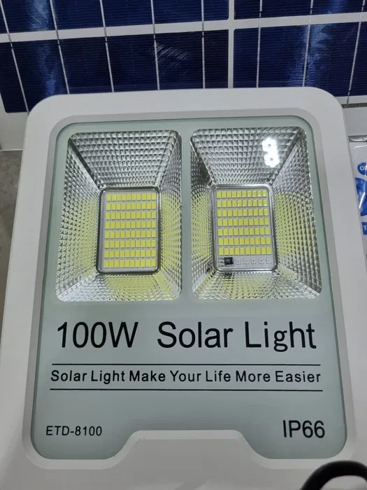 VÖGLER GmBh 100W neutrálna solárna lampa, súmrakový senzor