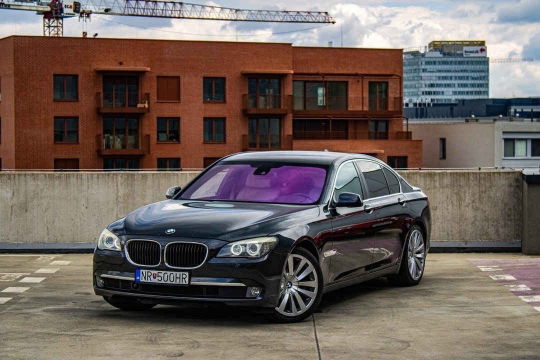 BMW Rad 7 750i 4.4 V8