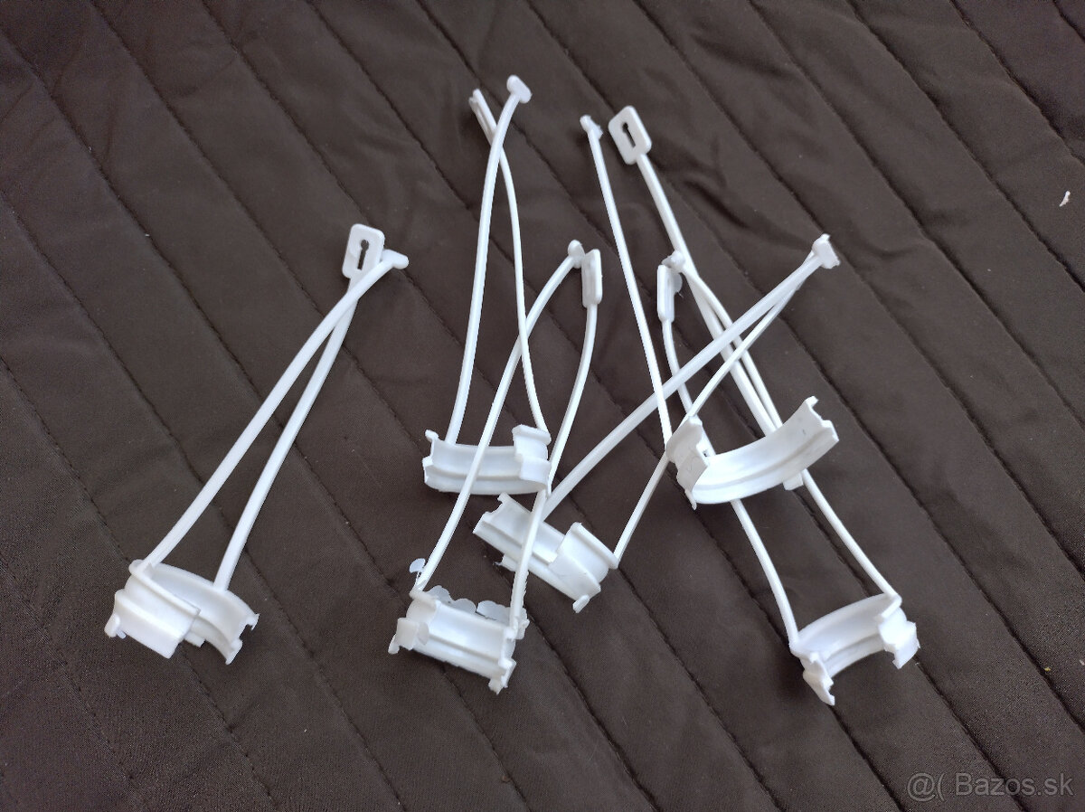 nahradne zavesy, uchyty na vianocne svetla Calla