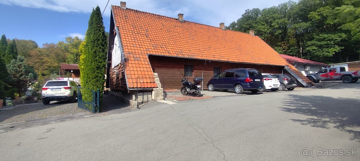 Predaj penziónu a chaty dražbou v obci Vinné