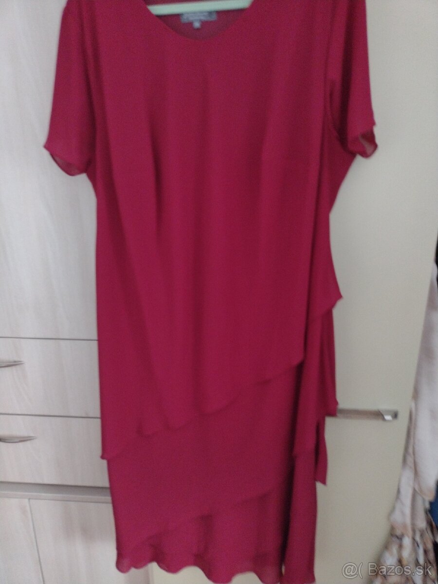 Predám dobrom stave spoločenské šaty veľkosť 54