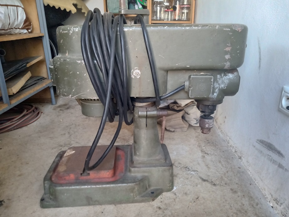 Stojanová vŕtačka.