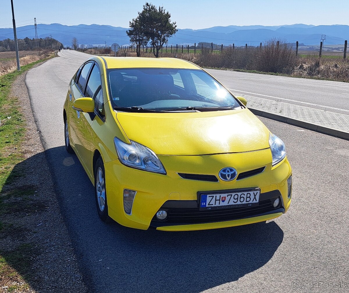 Predám Toyota Prius 1.8 Hybrid 2012