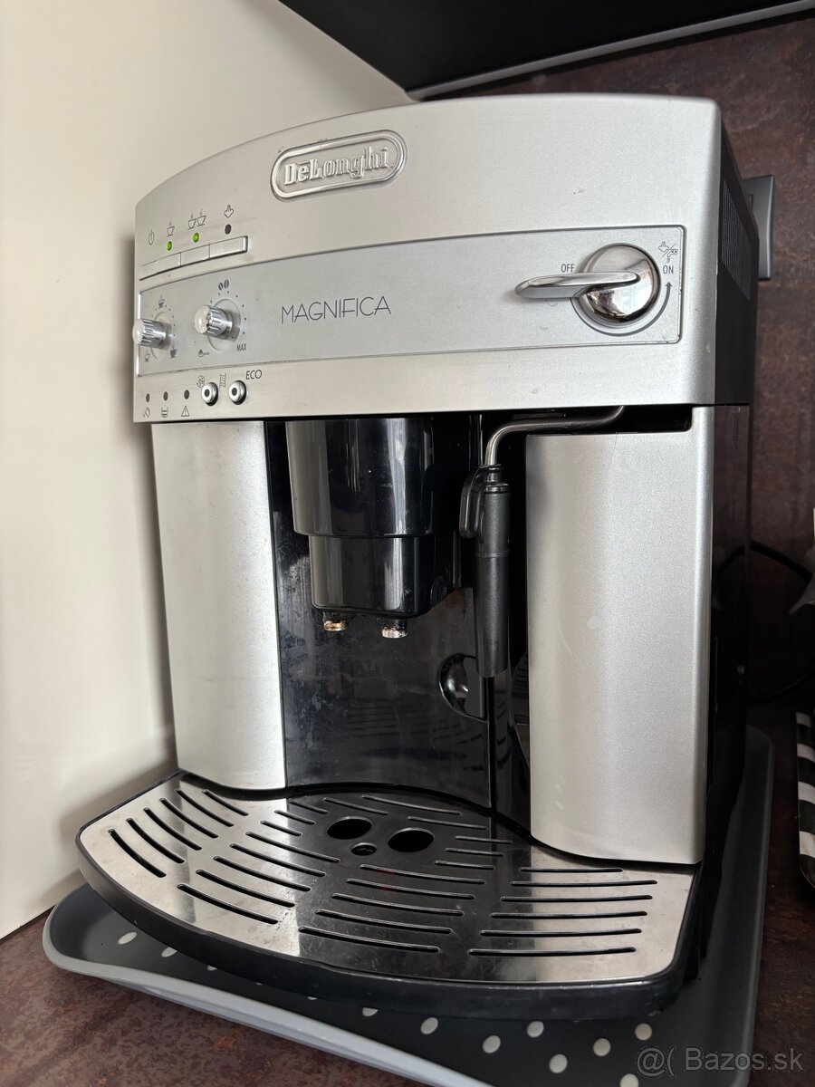 Kavovar Delonghi Magnifica