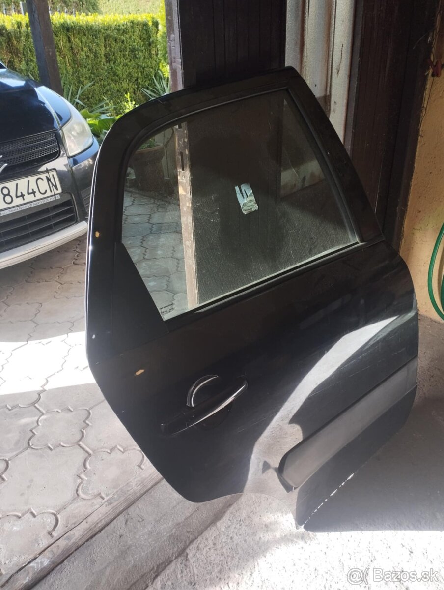 Predám pravé zadné