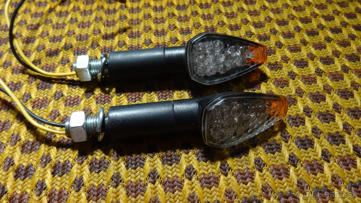 LED Mini smerovky čierne 1 pár