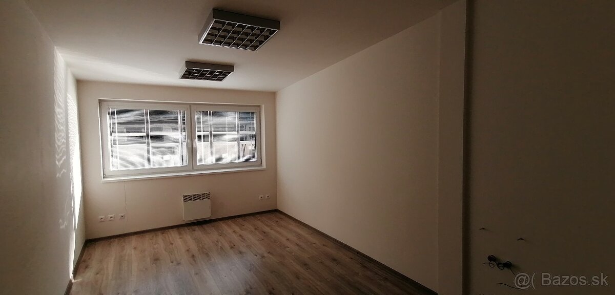 PRENÁJOM: kancelária, 24 m2, Námestie slobody