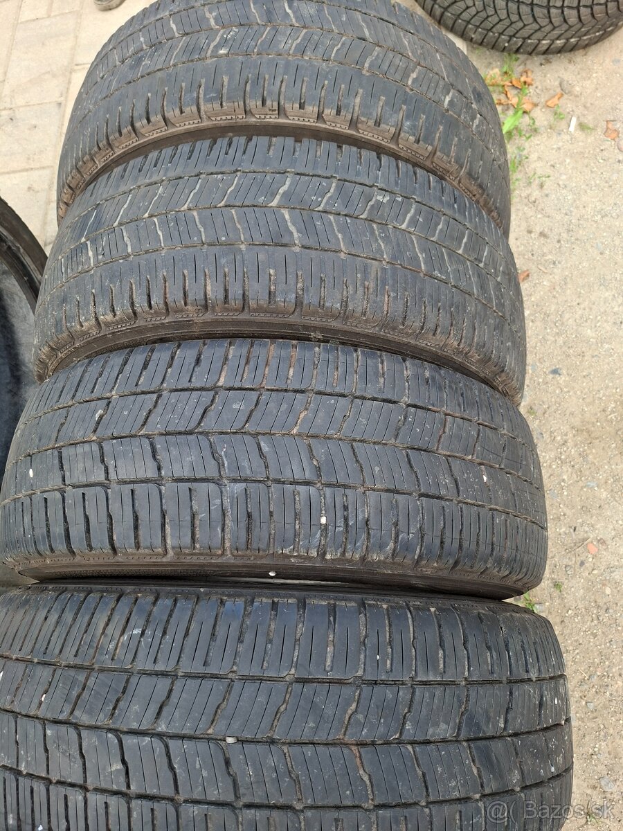225/70R15C  4ks
