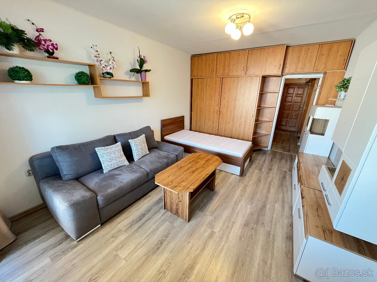 Zariadená garsónka s lodžiou 32 m2 Západná ul. Trenčín