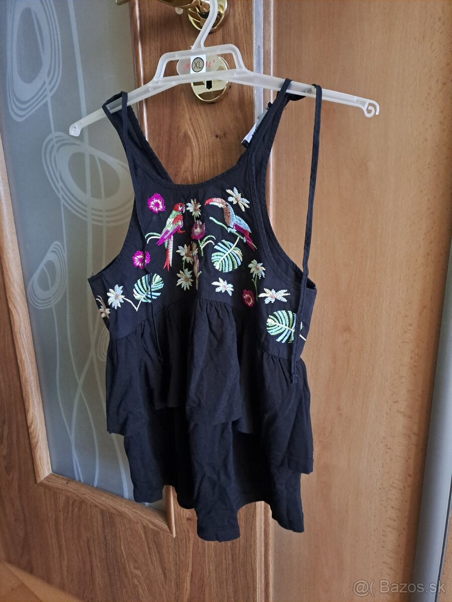 letny vysivany top