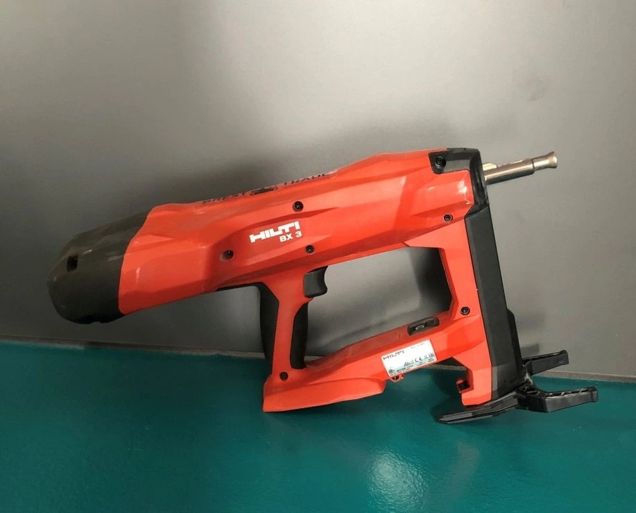 Aku klincovačka do betónu Hilti BX-3