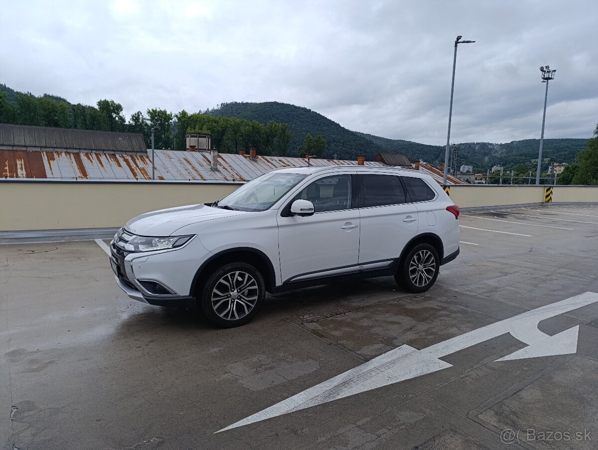 Mitsubishi Outlander INSTYLE 7-miestne