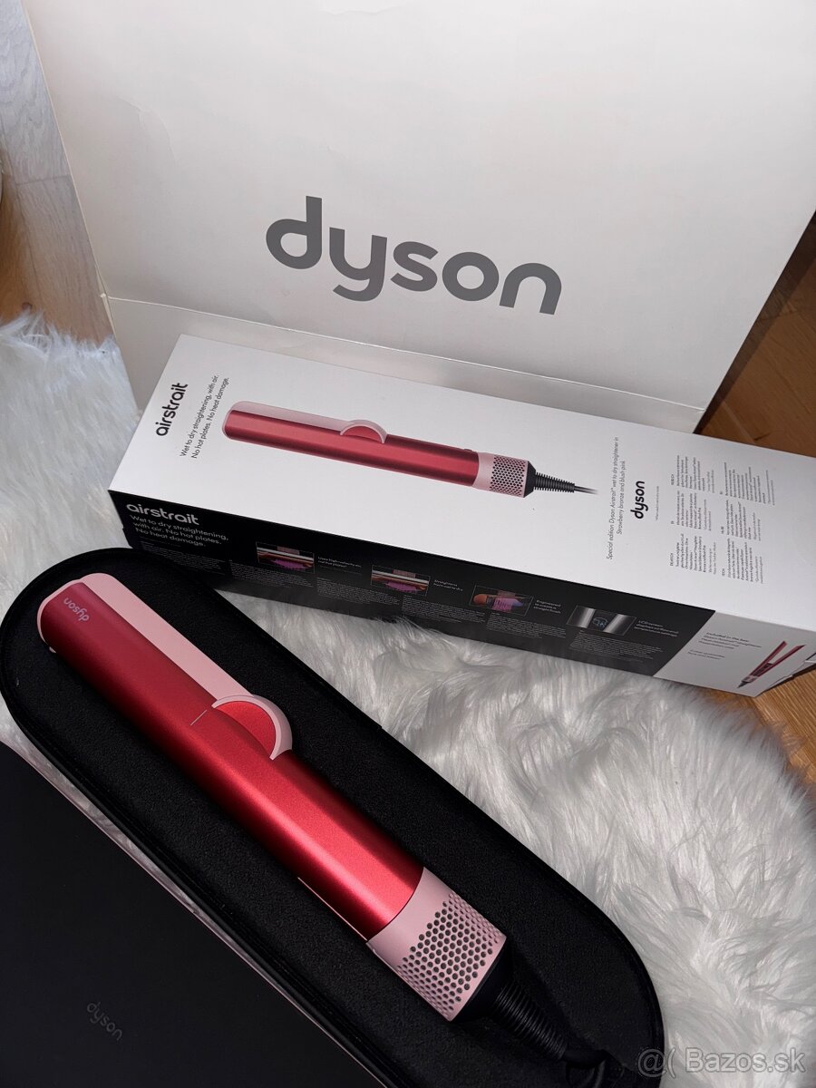 Dyson Airstrait