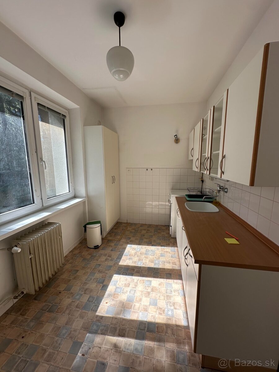 2 izb. byt, JAHODOVÁ ul.