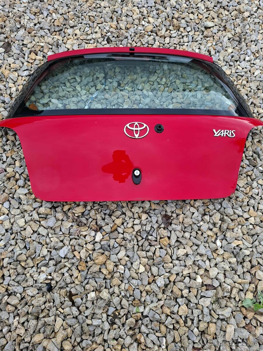 Kufrové dvere Toyota Yaris 2005