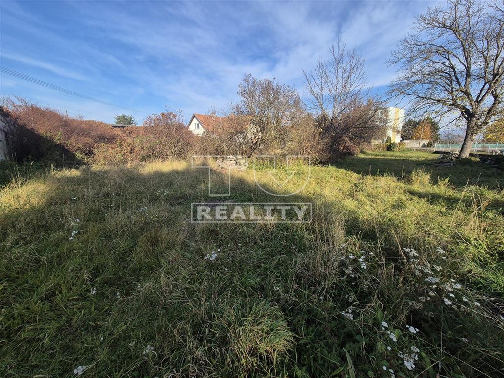 Pozemok na predaj v obci Návojovce 1000m2