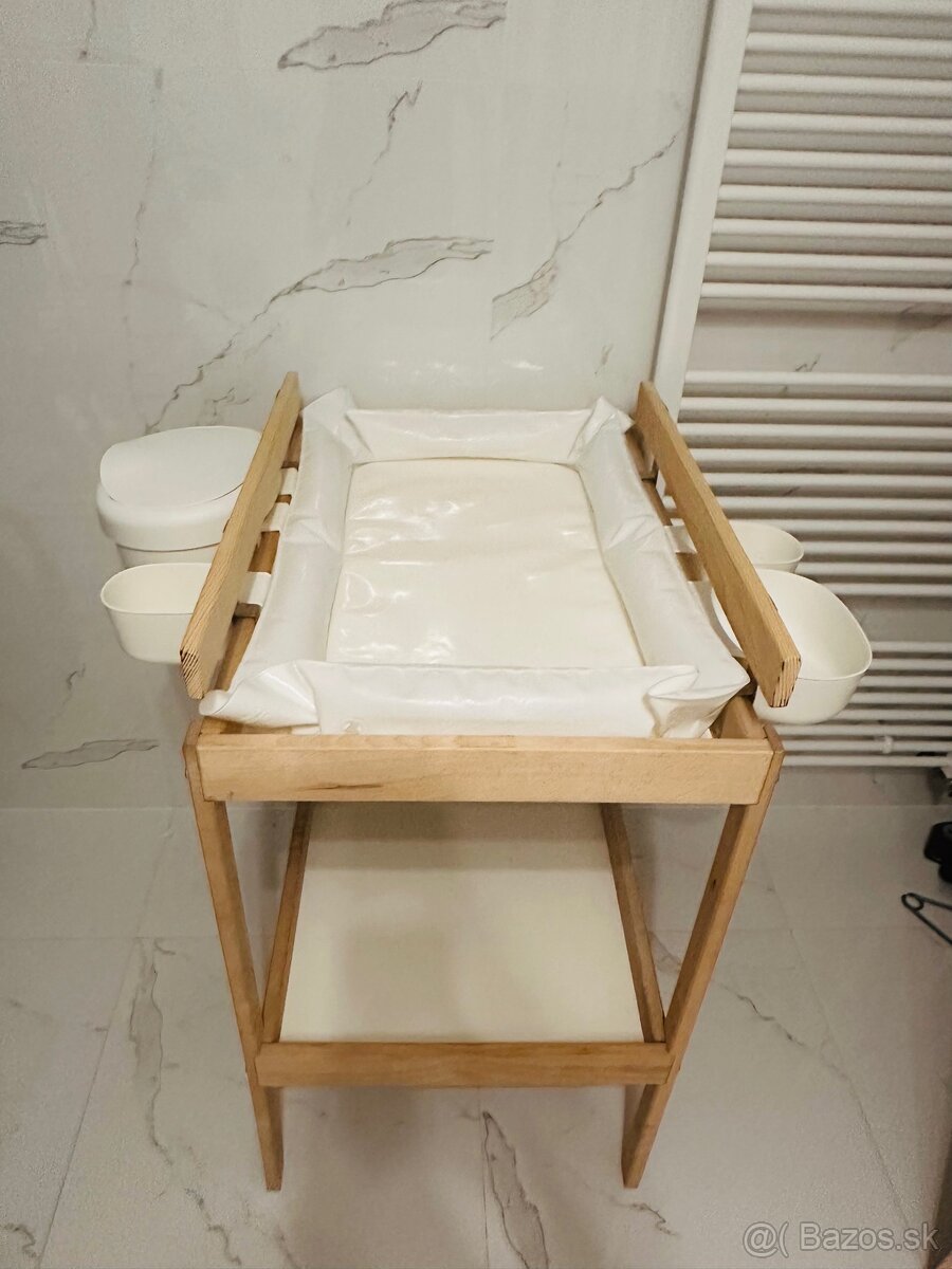 Prebaľovací pult s príslušenstvom