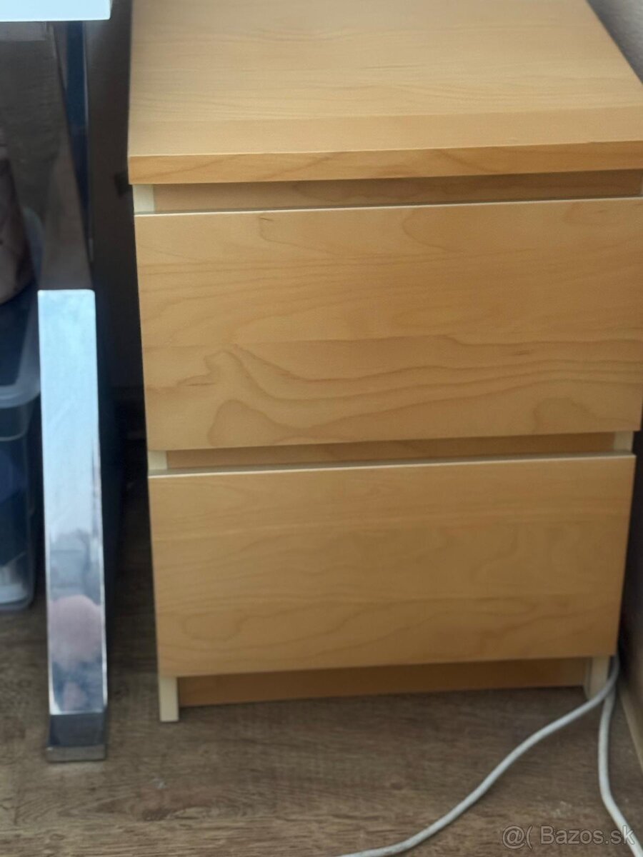 Nočný stolík IKEA Malm