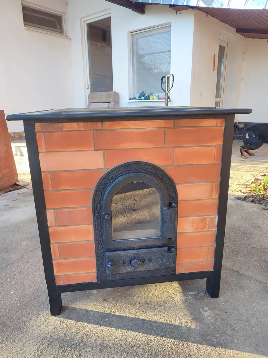 Tehlová pec na vykurovanie, piecka, krb.