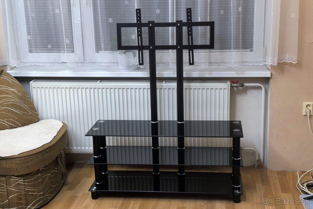 Sklenený TV stolík