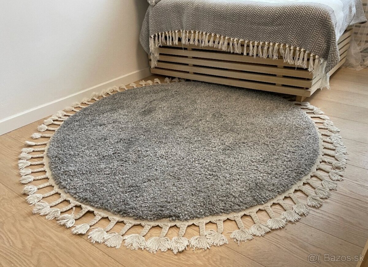 koberec 140cm 2024