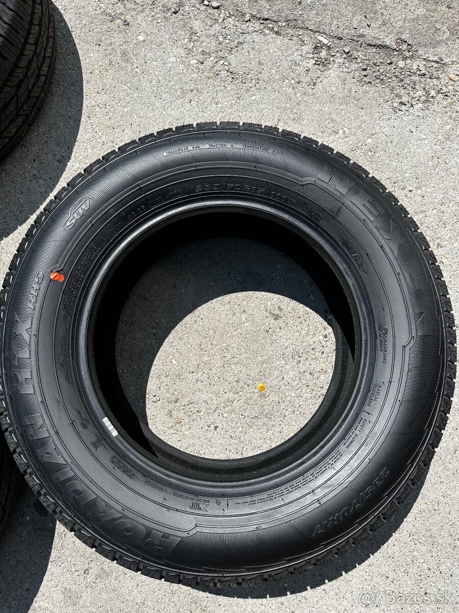 Nexen Roadian HTX 235/70 R17
