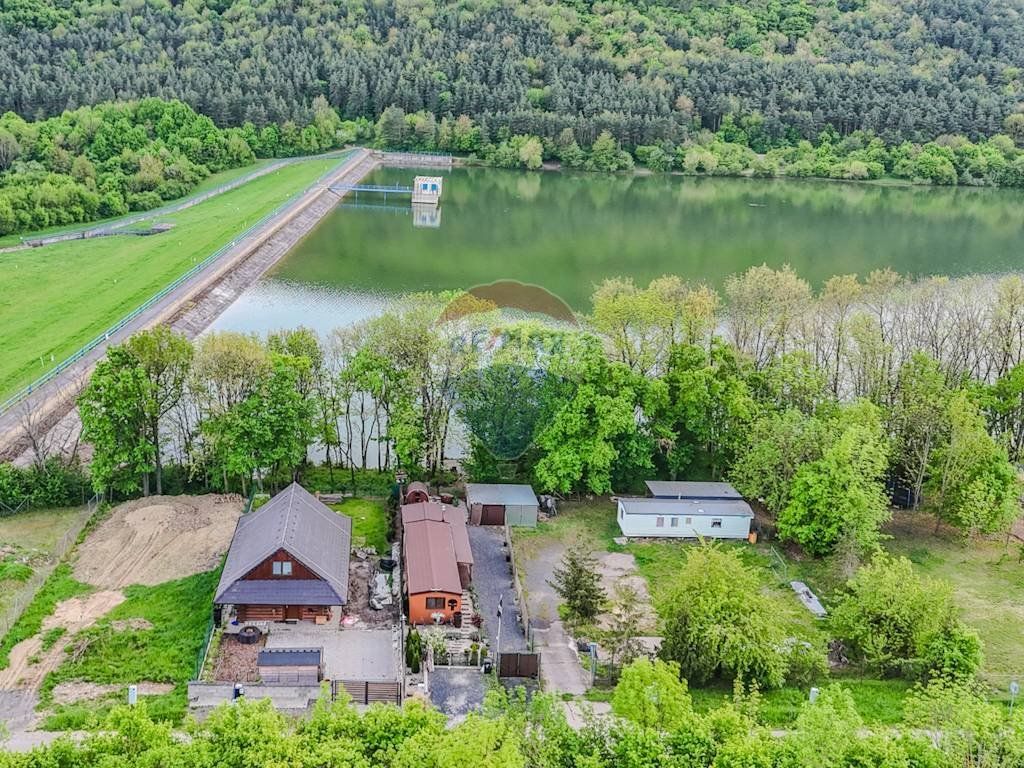 Dom na bývanie s plážou pri priehrade v Horných Orešanoch