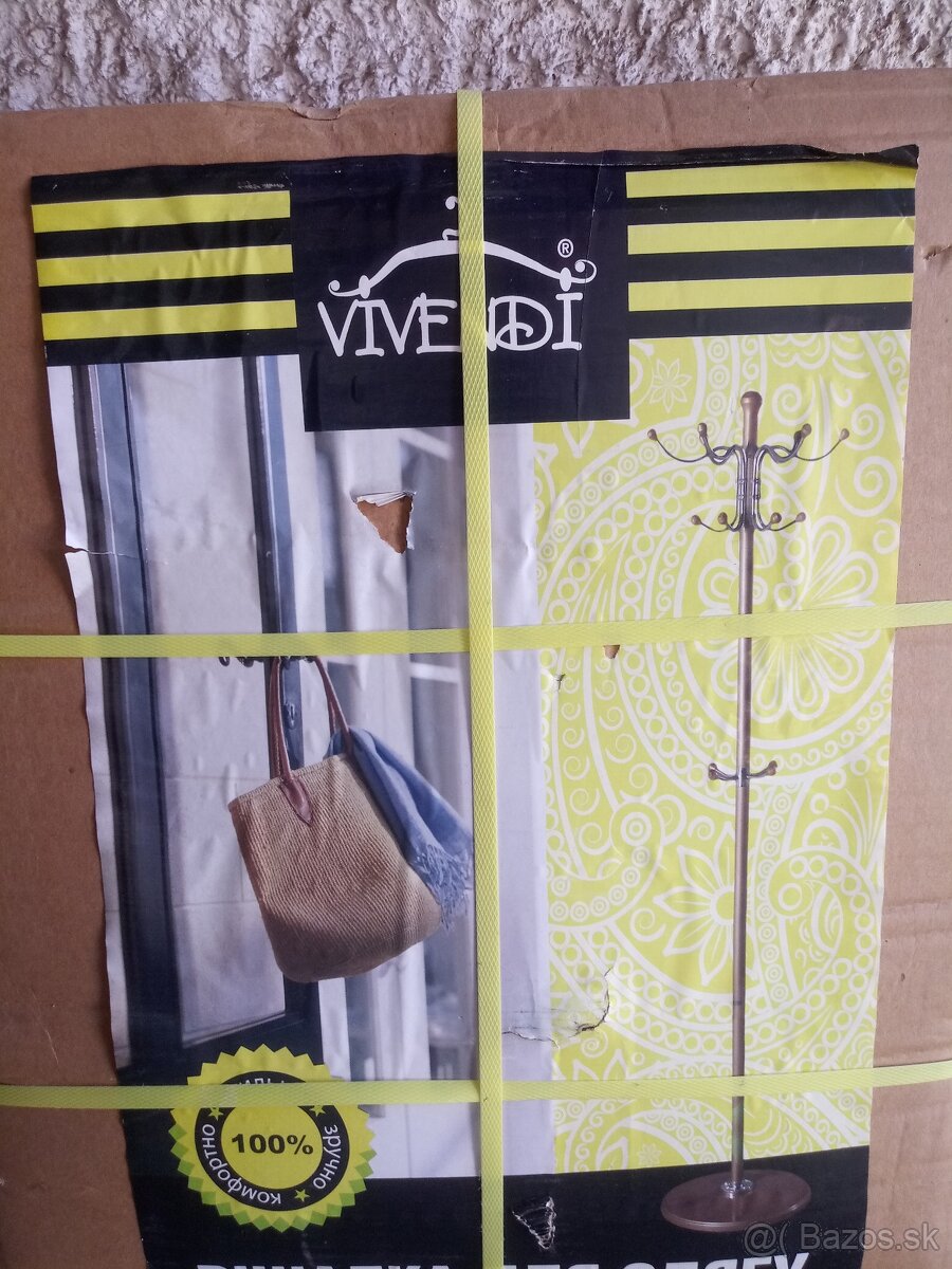 Predám stojanovy vešiak novy