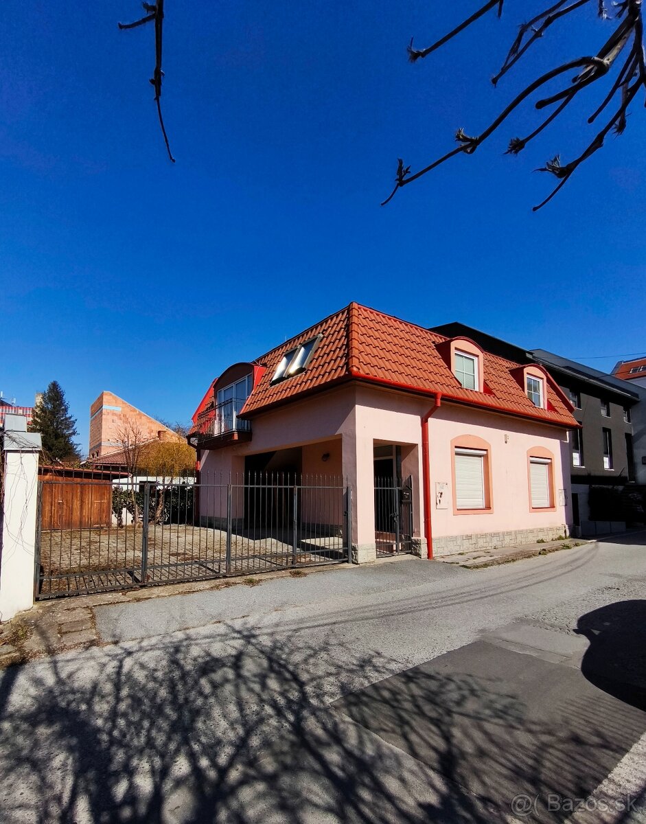 Rodinný dom v centre Prešova - Suchomlynská ulica