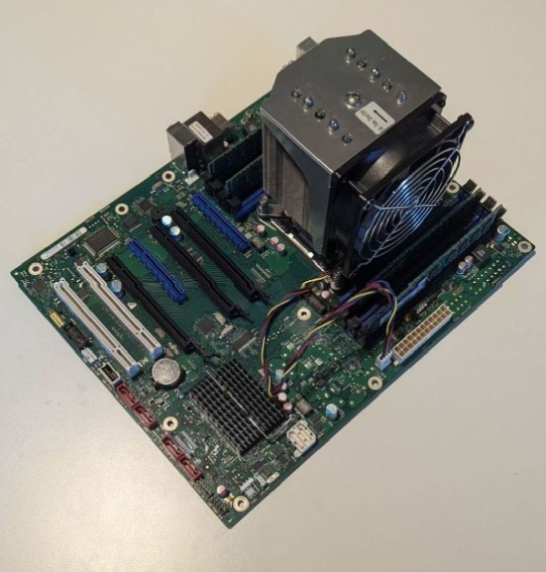 Fujitsu D3128-B25 GS1 + E5-1620v2 + 16GB DDR3