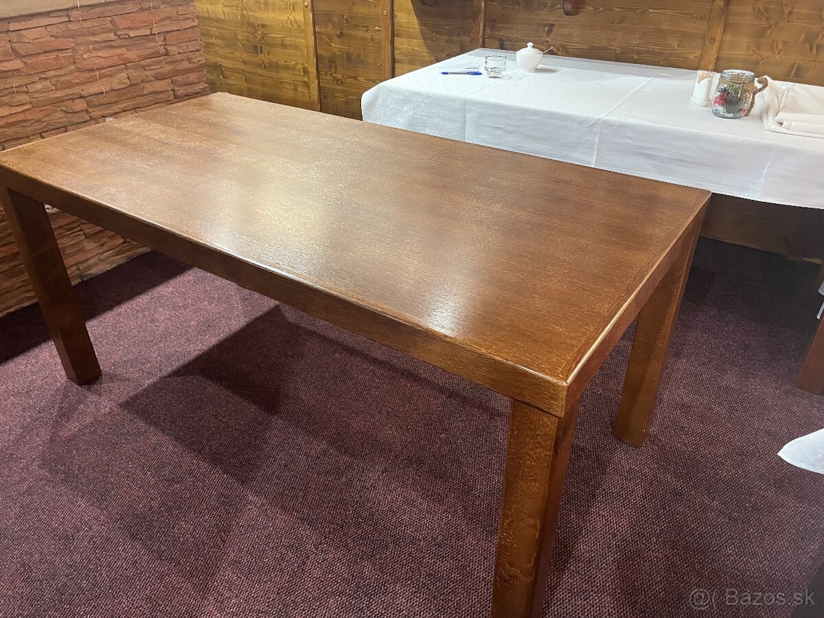 Jedálenský stol
