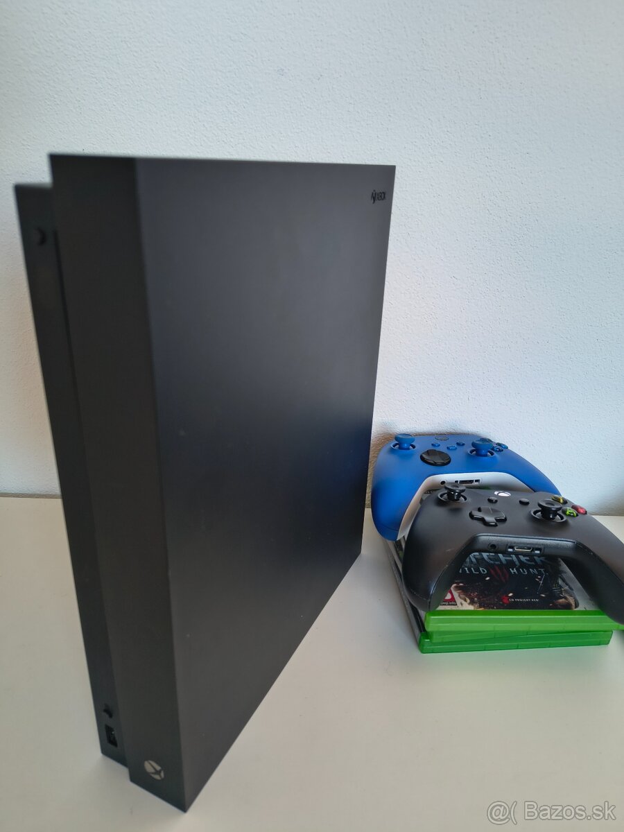 Xbox One X 1TB