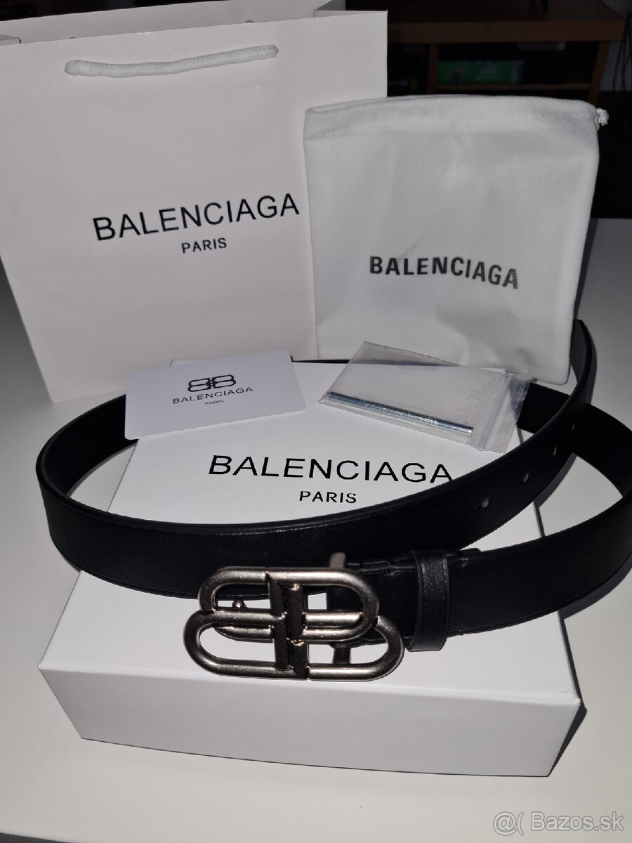 Balenciaga opasok