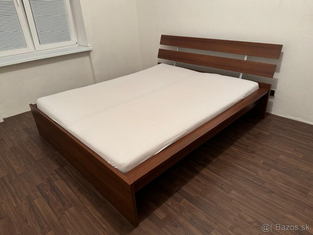 Kvalitna postel 220x180cm komplet s matracom a roštom