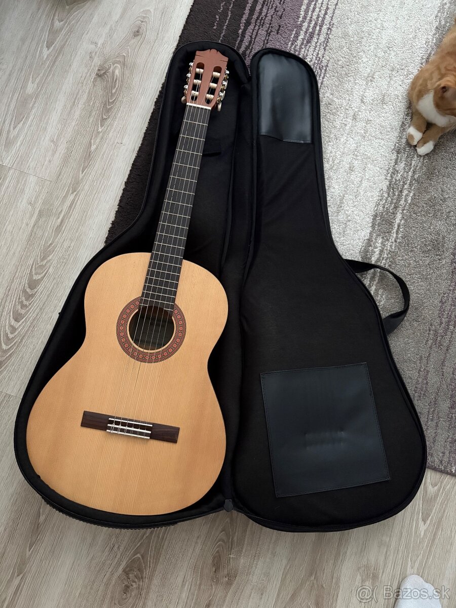Akustická gitara Yamaha