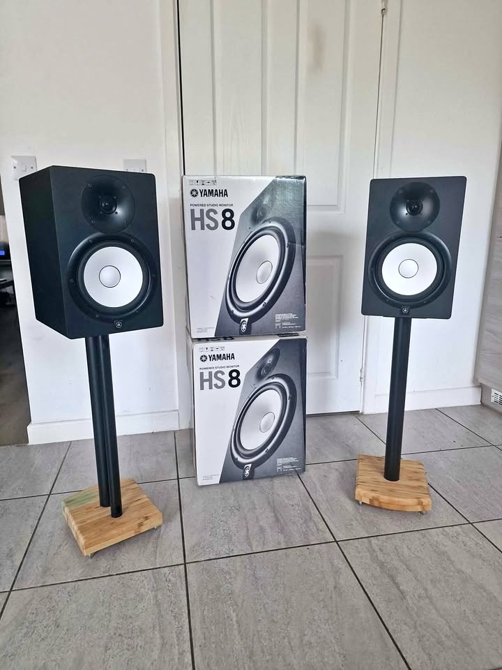 Yamaha HS8 + Atacama stojany