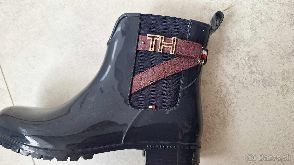 Tommy Hilfiger