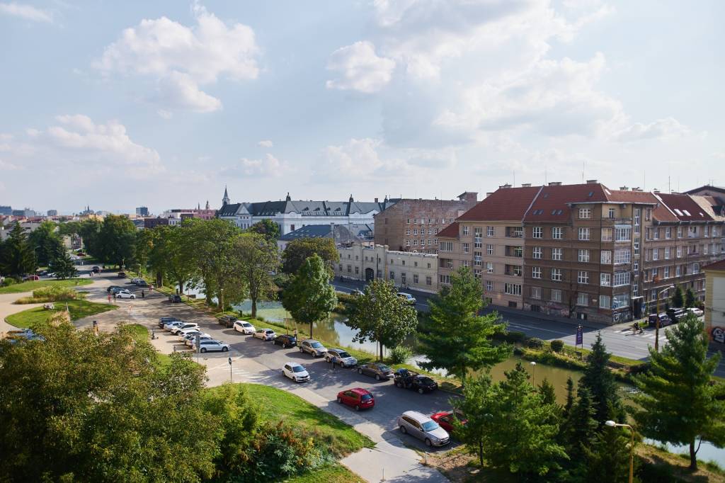 INVESTIČNÝ-1-IZB.-TEHLOVÝ BYT,PREDAJ,TYRŠOVO NÁBREŽIE,STARÉ 